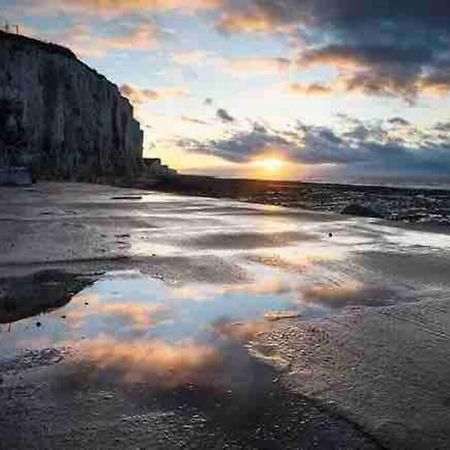 Pleine Face Mer Et Plage Ault Exteriér fotografie